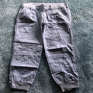 Size 7 Hollister Capri pants